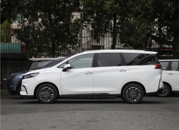 上汽大通MAXUS MIFA 5 2022款 520KM 欧洲版 六座 外观   正侧