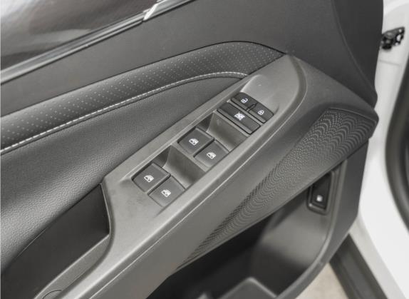 上汽大通MAXUS MIFA 5 2022款 1.3T PLUG IN 乐享版 七座 车厢座椅   门窗控制