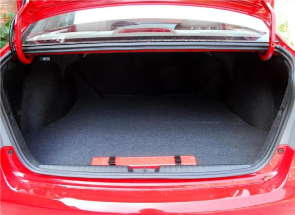 思铭 2012款 1.8L 自动 车厢座椅   后备厢