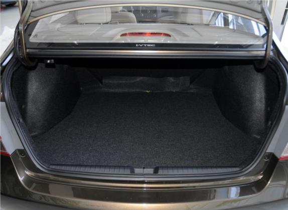 思铭 2015款 1.8L 自动舒适版 车厢座椅   后备厢