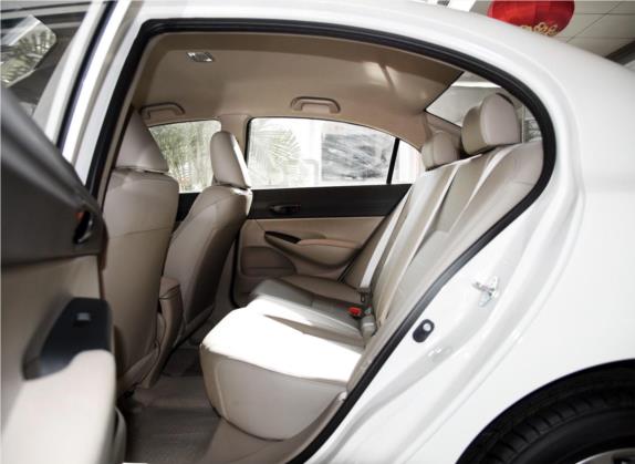 思铭 2015款 1.8L 自动豪华版 车厢座椅   后排空间