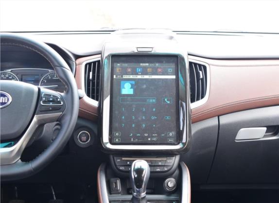 SWM斯威X7 2016款 1.8L 手动尊贵型 7座 中控类   中控台