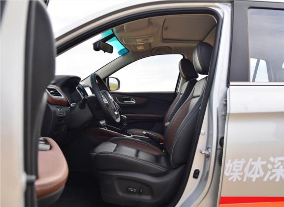 SWM斯威X7 2016款 1.8L 手动尊贵型 7座 车厢座椅   前排空间