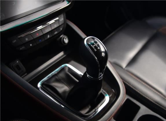 SWM斯威X7 2016款 1.8L 手动尊贵型 7座 中控类   挡把