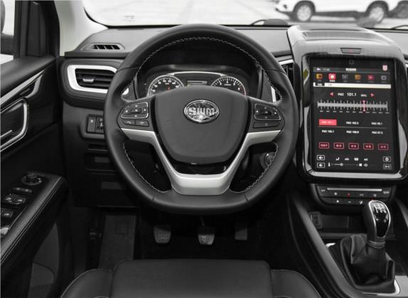 SWM斯威X7 2018款 1.5T 手动豪华型 7座 中控类   驾驶位