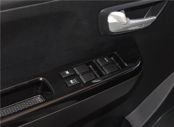 SWM斯威X3 2018款 1.5L 手动风尚型 车厢座椅   门窗控制