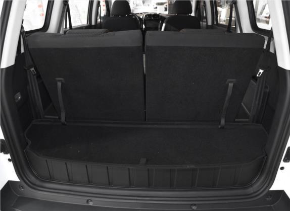 SWM斯威X3 2018款 1.5L 手动超值型 车厢座椅   后备厢