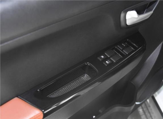 SWM斯威X3 2018款 1.5L 手动超值型 车厢座椅   门窗控制