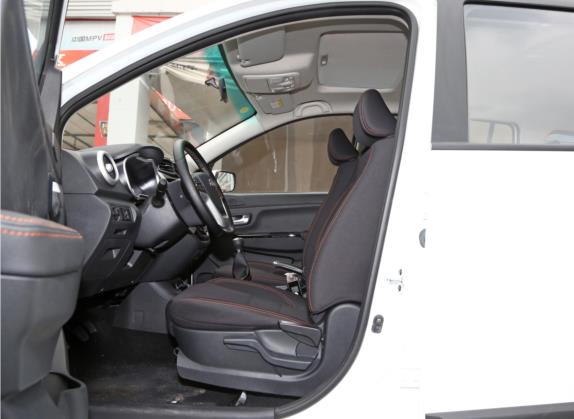 SWM斯威X3 2021款 1.5L 手动舒适型 7座 车厢座椅   前排空间