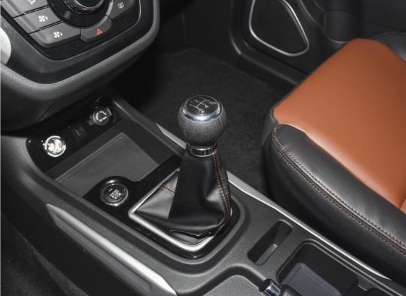 SWM斯威X3 2022款 1.5L 手动舒适型 中控类   挡把