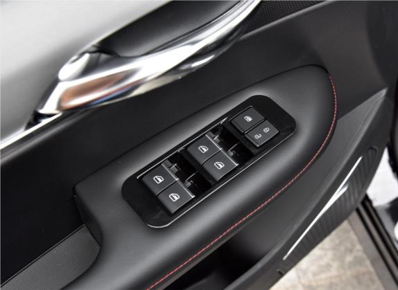 SWM斯威G01 2018款 1.5T 手动傲UP 车厢座椅   门窗控制