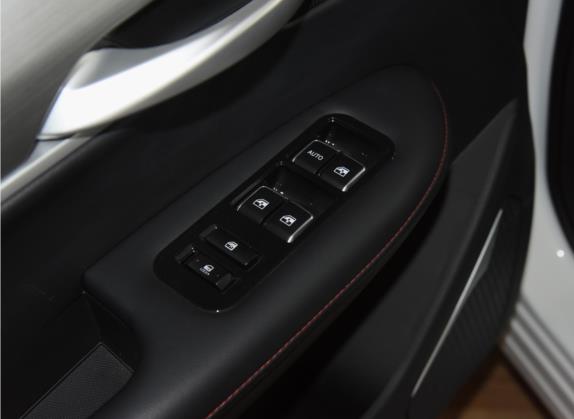 SWM斯威G01 2019款 1.5T 手动优UP 国V 车厢座椅   门窗控制