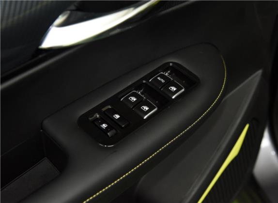 SWM斯威G01 2019款 F版 1.5T 自动银粉版 国V 车厢座椅   门窗控制