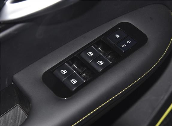SWM斯威G01 2019款 F版 1.5T 自动钻粉版 国V 车厢座椅   门窗控制