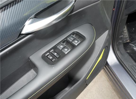 SWM斯威G01 2019款 F版 1.5T 自动金粉版 国VI 车厢座椅   门窗控制