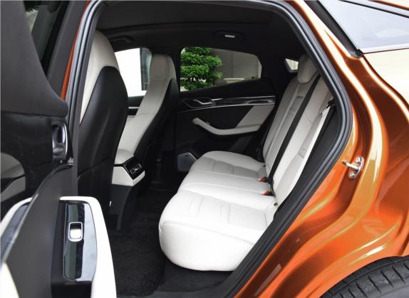 赛力斯SF5 2020款 四驱高性能版 车厢座椅   后排空间