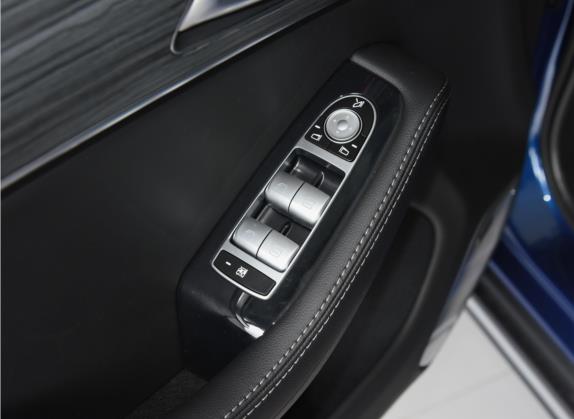 赛力斯SF5 2020款 四驱高性能运动版 车厢座椅   门窗控制