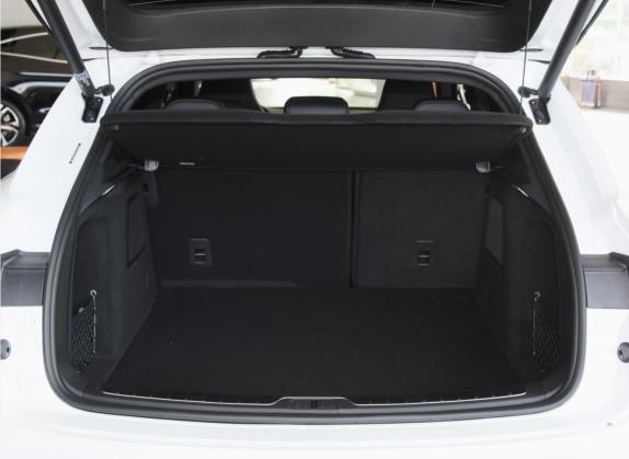 赛力斯SF5 2020款 两驱高性能运动版 车厢座椅   后备厢