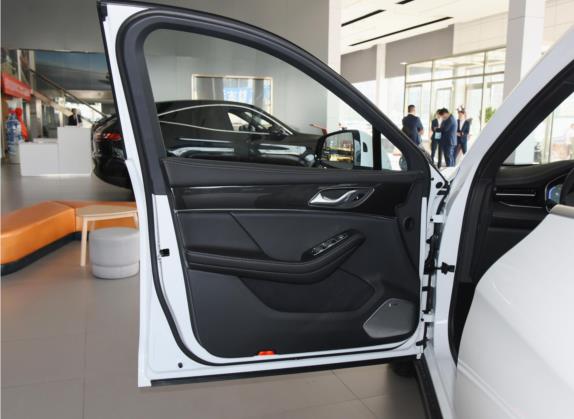 赛力斯SF5 2020款 两驱高性能运动版 车厢座椅   前门板