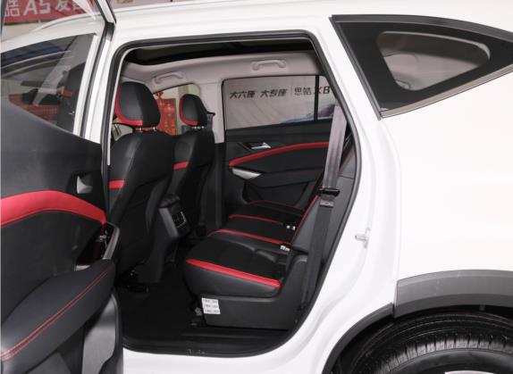 思皓X8 2021款 300T 手动豪华智联版 7座 车厢座椅   后排空间