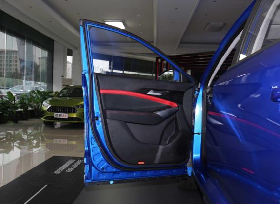思皓X8 2021款 300T DCT全景豪华版 6座 车厢座椅   前门板