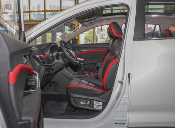 思皓X8 2021款 300T 手动领先智联版 6座 车厢座椅   前排空间
