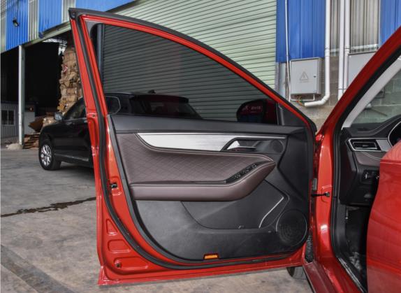思皓E50A 2021款 尊享版 车厢座椅   前门板