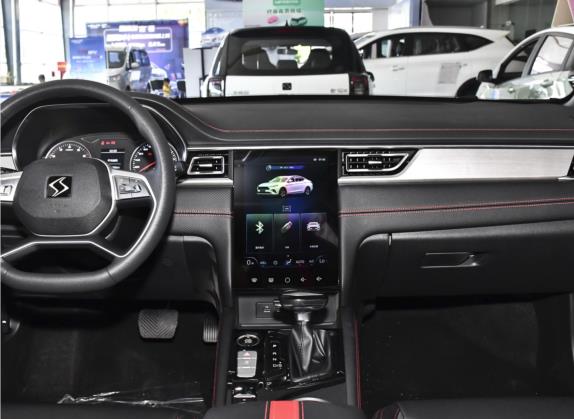 思皓A5 2023款 1.5T CVT豪华舒享型 中控类   中控台