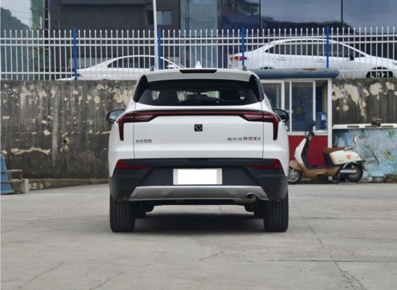 思皓X4 2022款 1.5T CVT酋长定制版 外观   正后