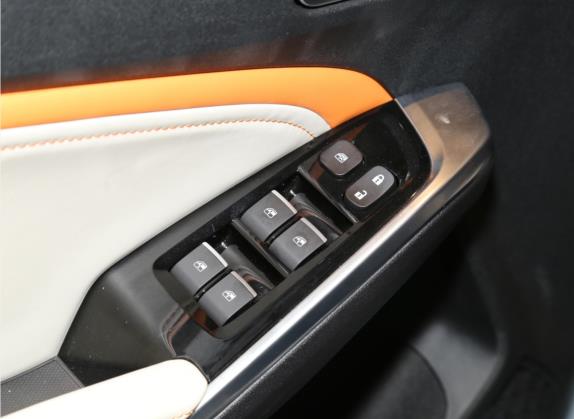 思皓X6 2022款 1.5T DCT潮FUN版 车厢座椅   门窗控制