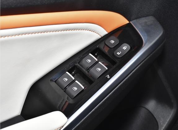 思皓X6 2022款 1.5T DCT音智版 车厢座椅   门窗控制