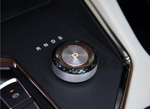 思皓X8 PLUS 2023款 1.5TGDI DCT智家版 7座 中控类   挡把