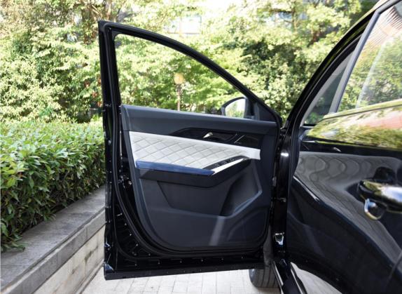 思皓X8 PLUS 2023款 1.5TGDI DCT智尚版 6座 车厢座椅   前门板