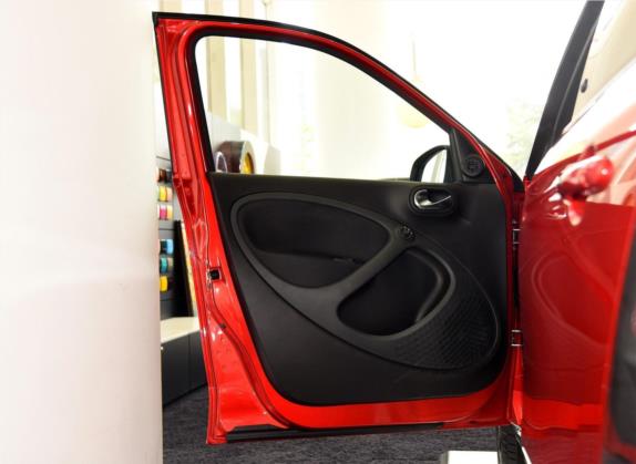 smart forfour 2016款 0.9T 66千瓦先锋版 车厢座椅   前门板