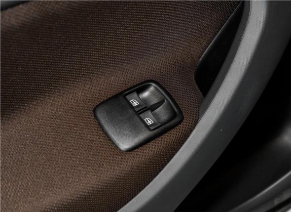 smart forfour 2018款 0.9T 66千瓦风尚型 车厢座椅   门窗控制