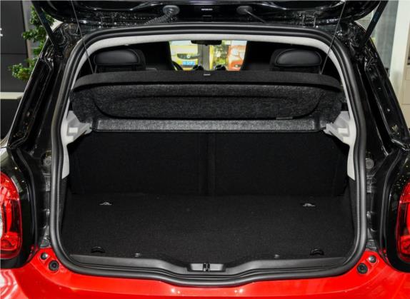 smart forfour 2018款 0.9T 66千瓦先锋版 车厢座椅   后备厢