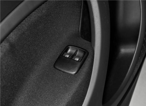 smart forfour 2018款 0.9T 66千瓦先锋版 车厢座椅   门窗控制