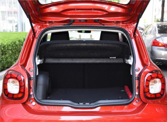 smart forfour 2018款 0.9T 66千瓦锋型版 车厢座椅   后备厢