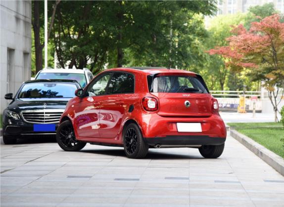 smart forfour 2018款 0.9T 66千瓦锋型版 外观   斜后