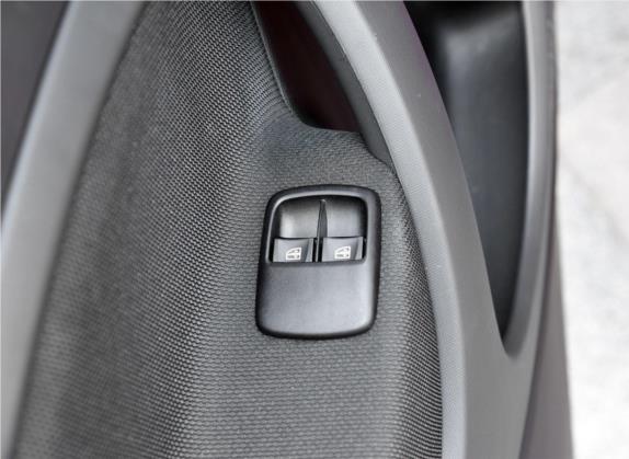 smart forfour 2018款 0.9T 66千瓦锋型版 车厢座椅   门窗控制