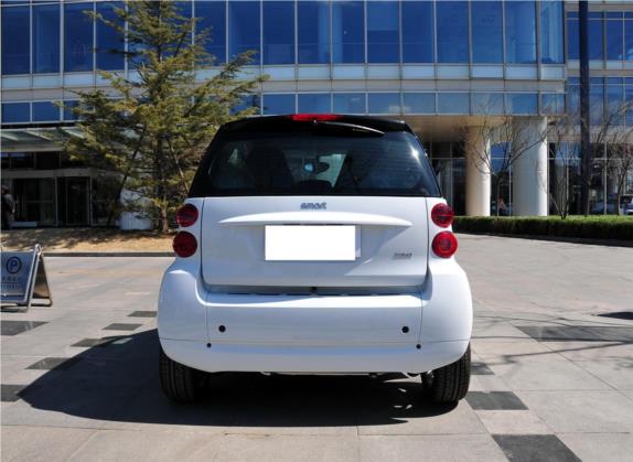 smart fortwo 2011款 1.0 MHD 硬顶激情版 外观   正后