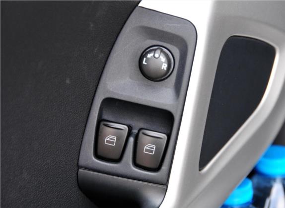 smart fortwo 2011款 1.0T 博速特别版 车厢座椅   门窗控制