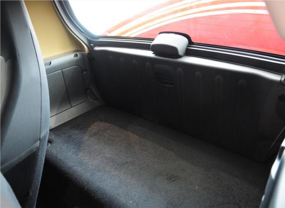 smart fortwo 2012款 1.0 MHD龙年特别版 车厢座椅   后排空间