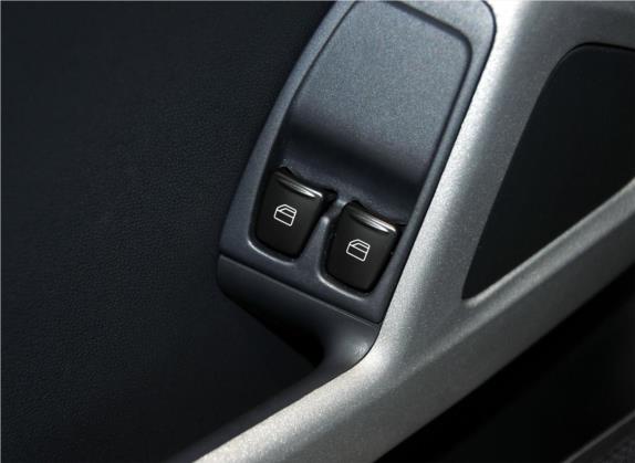 smart fortwo 2012款 1.0 MHD 硬顶舒适版 车厢座椅   门窗控制