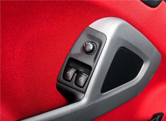 smart fortwo 2012款 1.0 MHD 敞篷激情版 车厢座椅   门窗控制