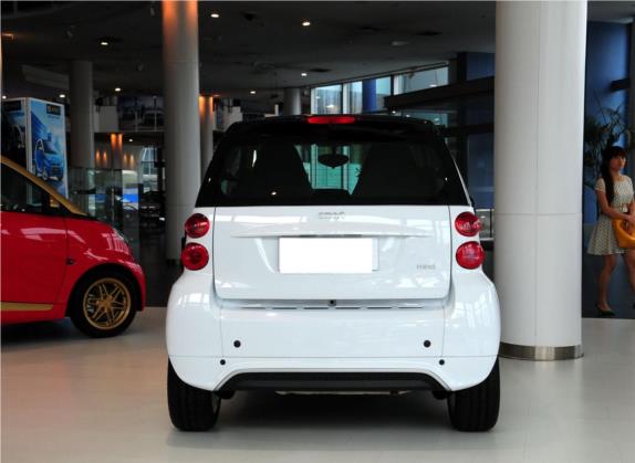 smart fortwo 2013款 1.0 MHD 硬顶冰炫特别版 外观   正后