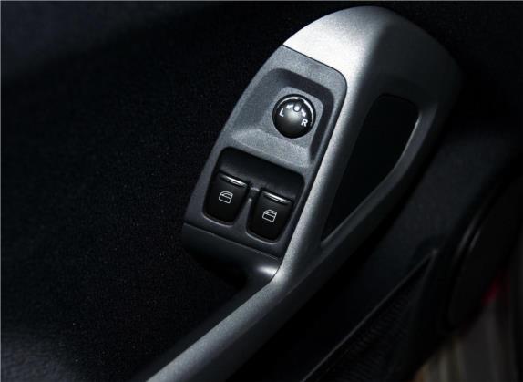 smart fortwo 2013款 1.0T 硬顶激情版 车厢座椅   门窗控制