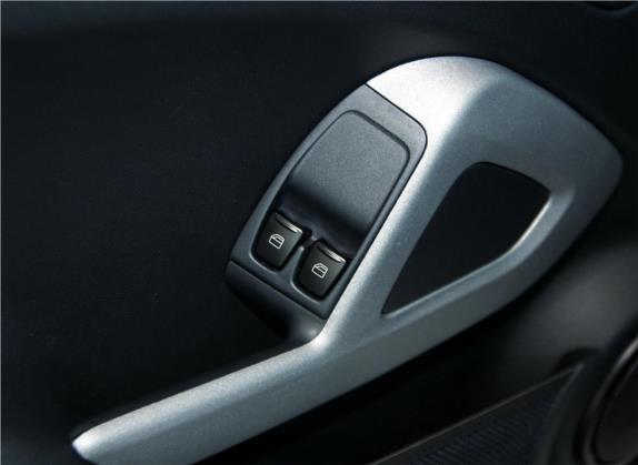 smart fortwo 2014款 1.0 MHD 硬顶新年特别版 车厢座椅   门窗控制