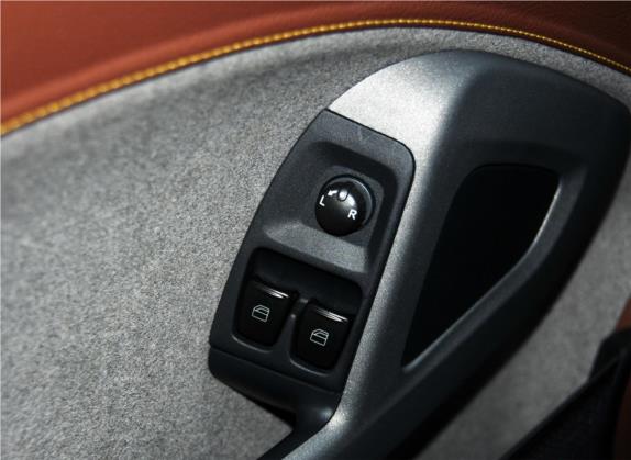smart fortwo 2014款 1.0 MHD 硬顶BoConcept特别版 车厢座椅   门窗控制