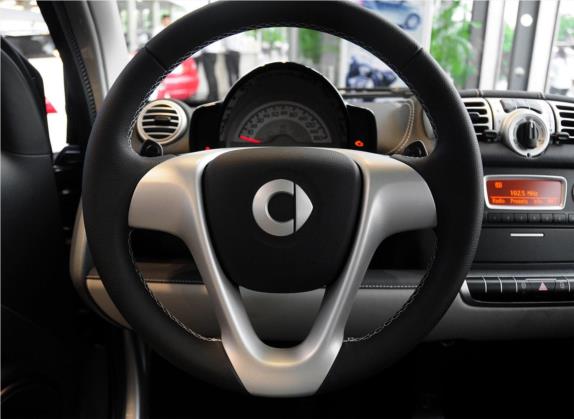 smart fortwo 2014款 1.0 MHD 硬顶城市光波激情版 中控类   驾驶位
